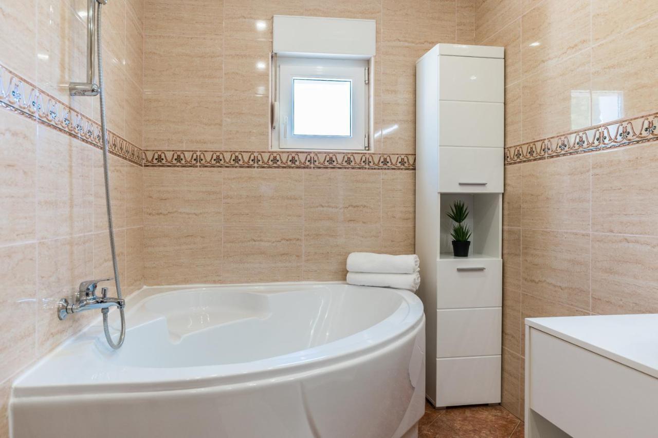 Apartments Marija Starigrad Paklenica Extérieur photo