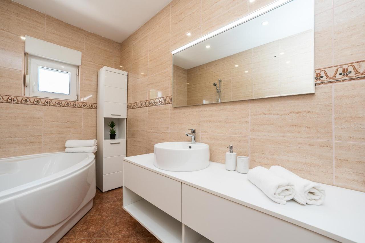 Apartments Marija Starigrad Paklenica Extérieur photo